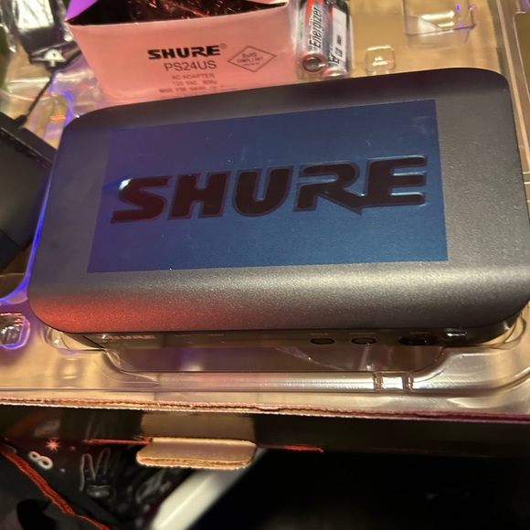 Shure BLX14/PGA31 Wireless Headworn Microphone System - Picture 3 of 12